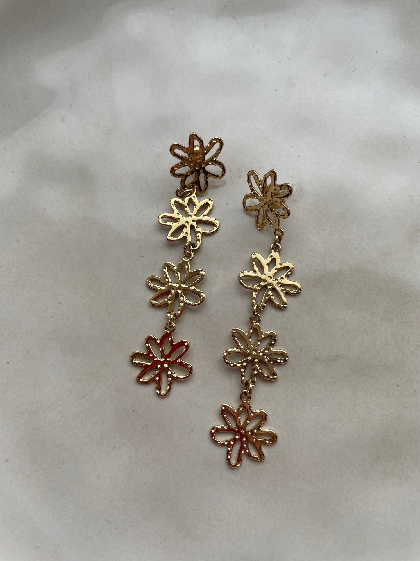 Flower power earrings gold