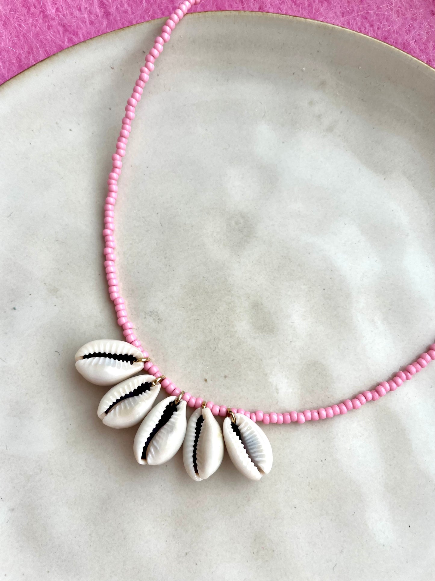 Shell necklace pink