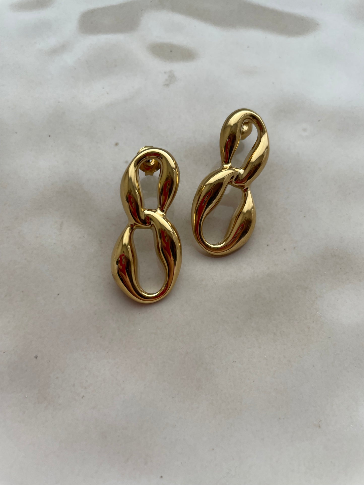Eight hoops gold