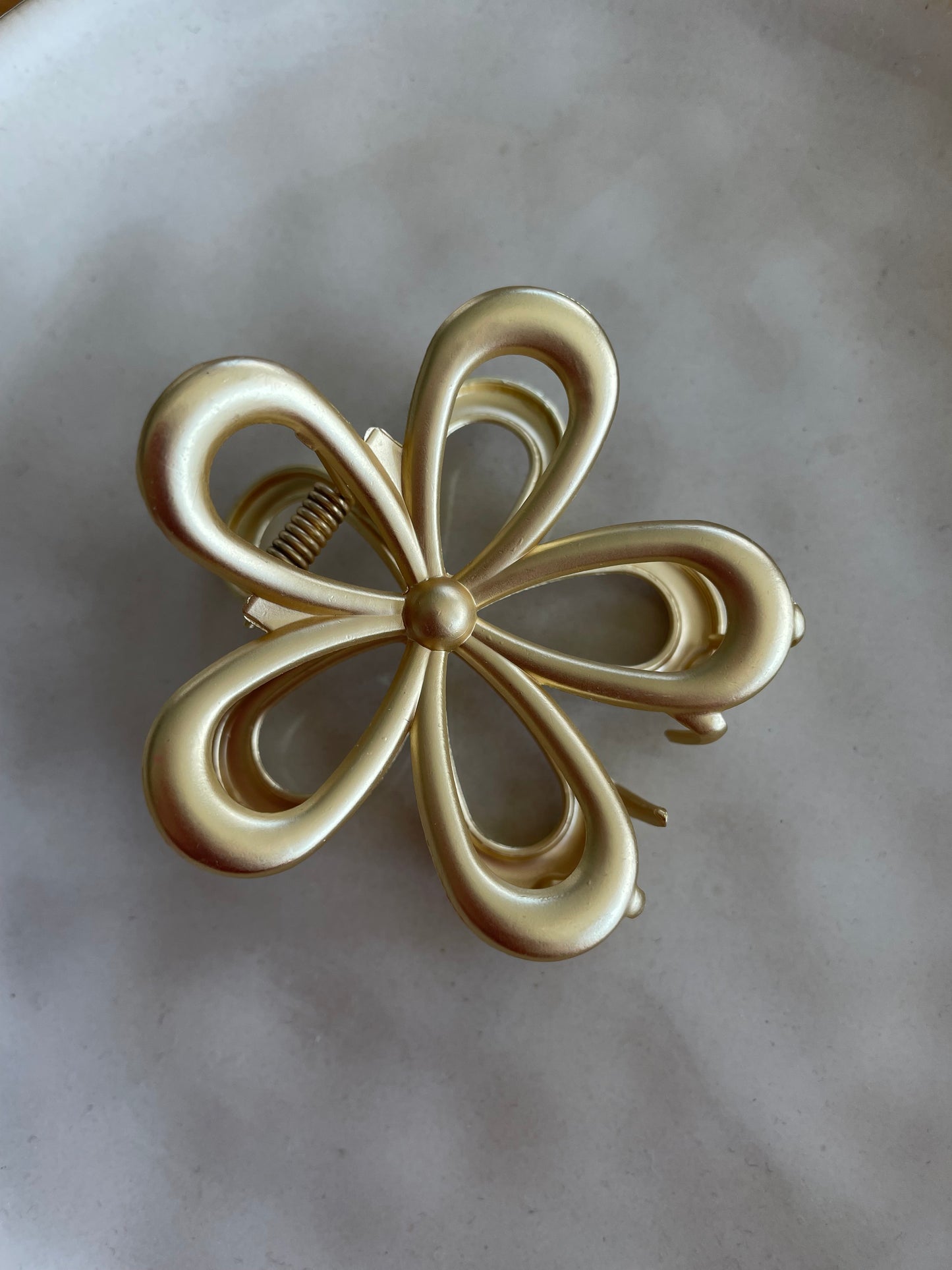 Flower golden hairclip