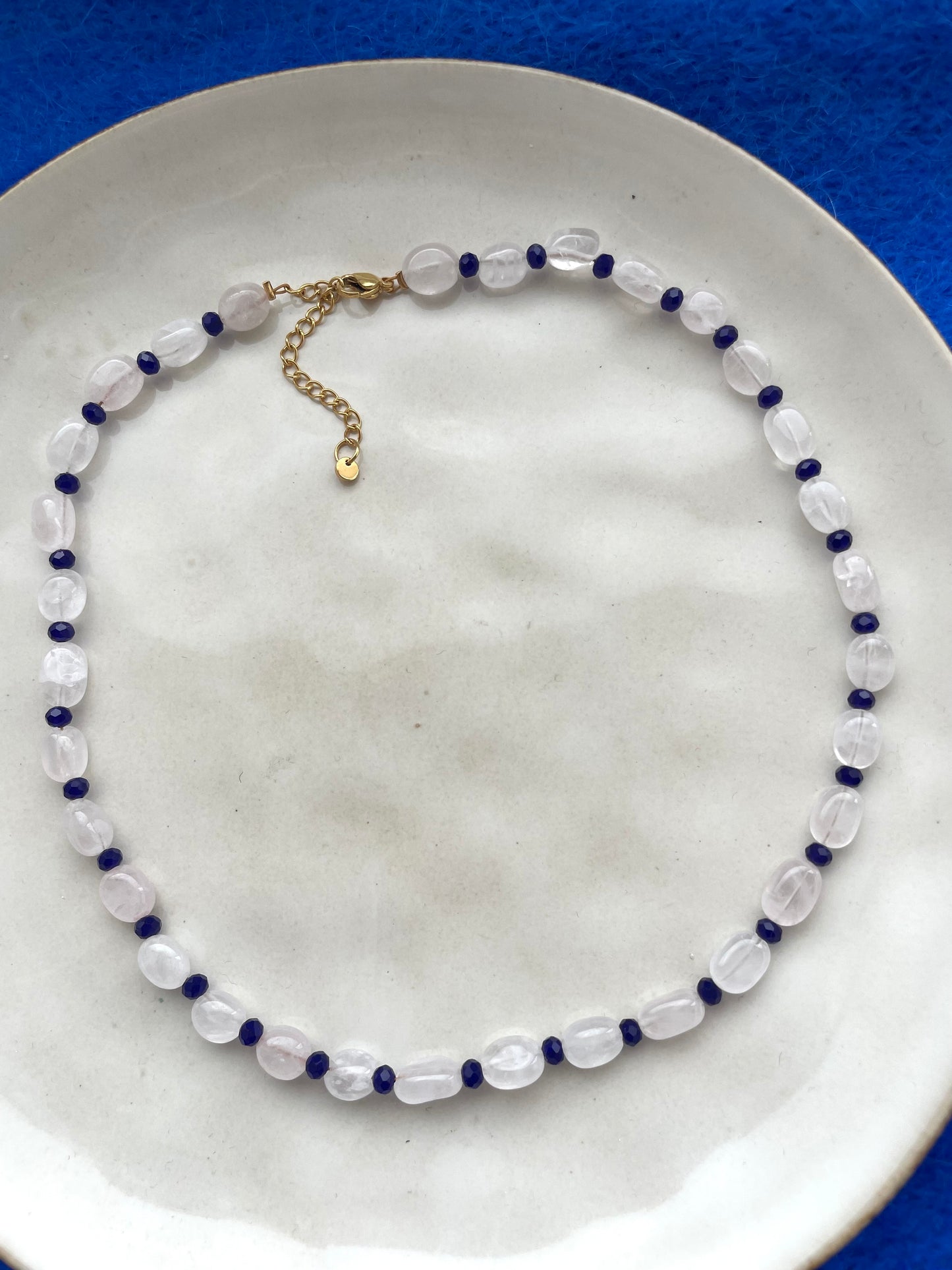 Rozenkwarts stone necklace dark blue