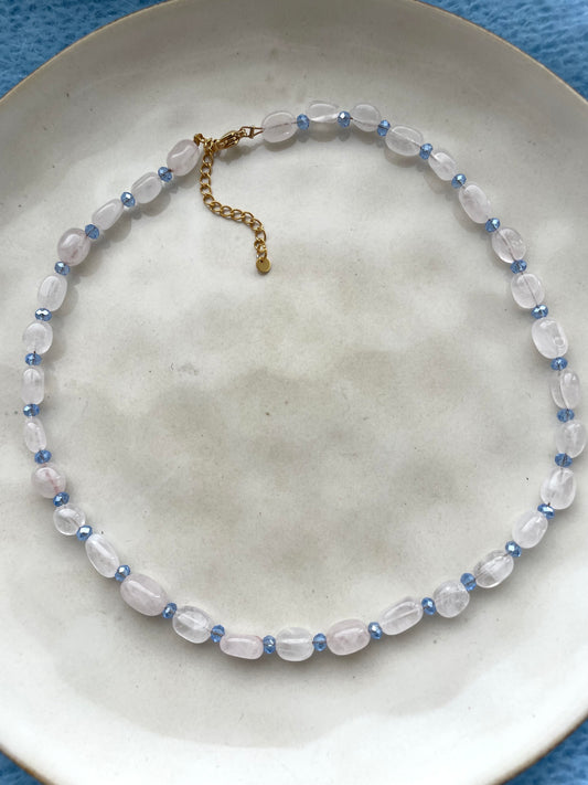 Rozenkwarts stone necklace light blue